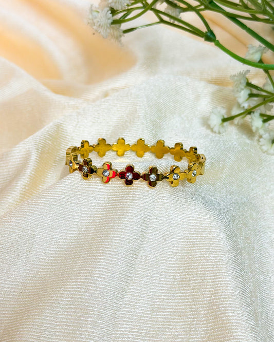 Studded clover thin wrist baby size bracelet