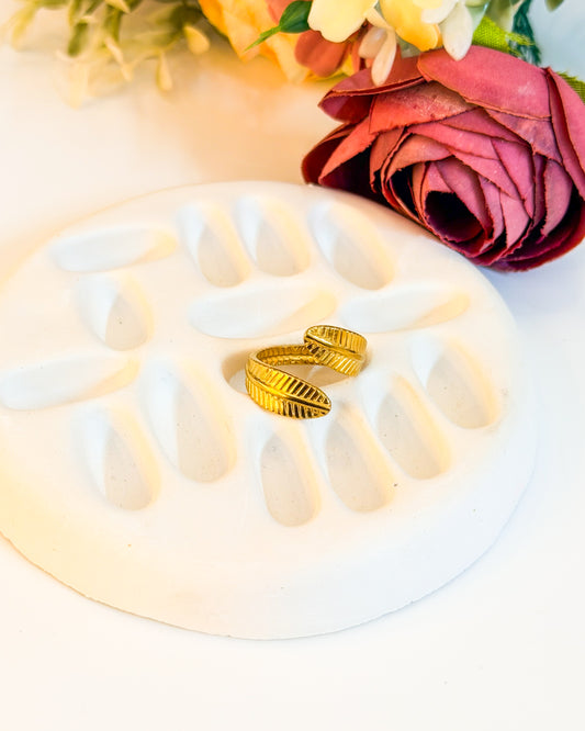 Leafy wrap adjustable ring