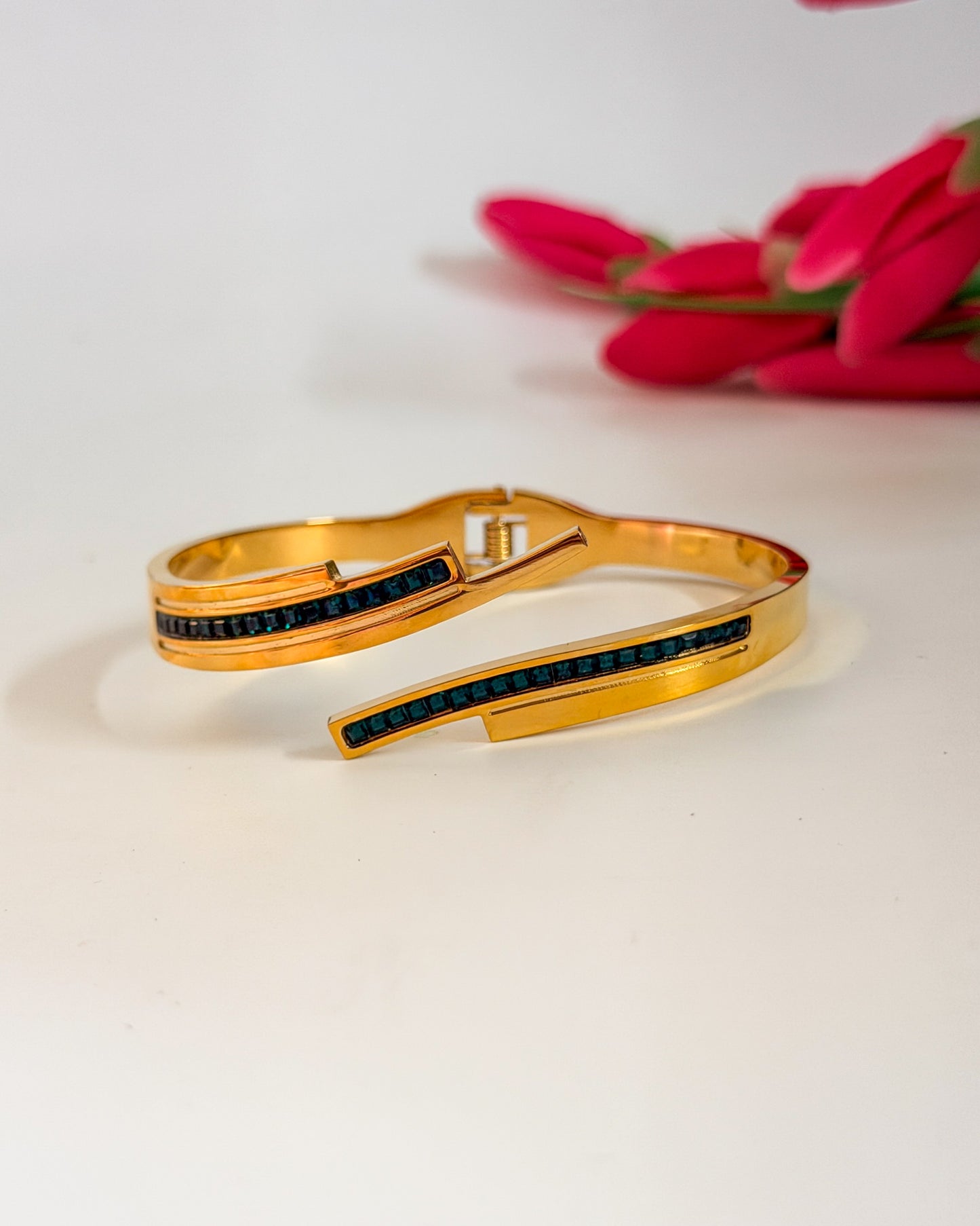Midnight curve bracelet