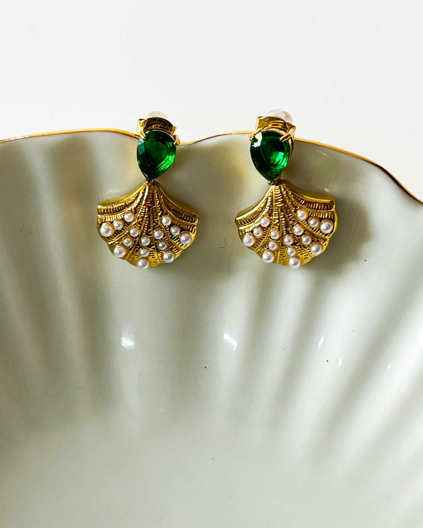 Statement pearl earrings