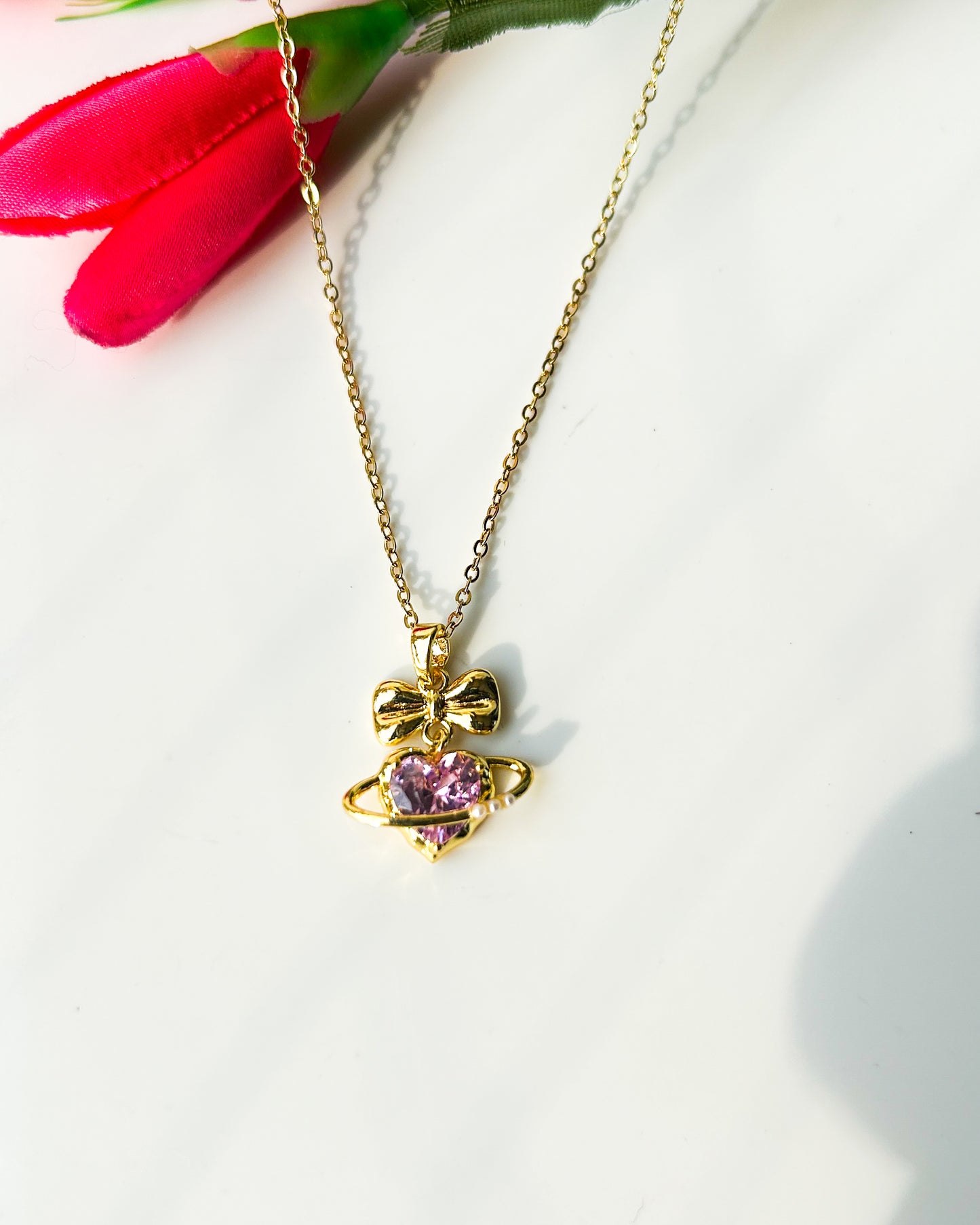 Stone heartbow necklace