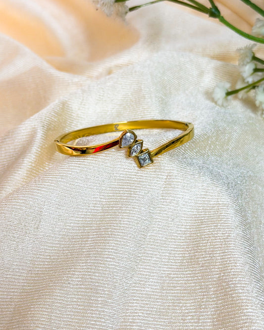 Geometric stone thin wrist baby size bracelet