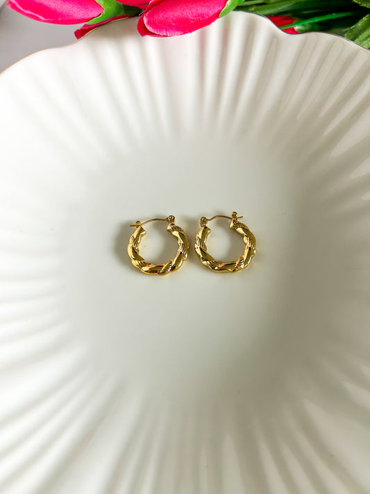 Medium twisted Hoops