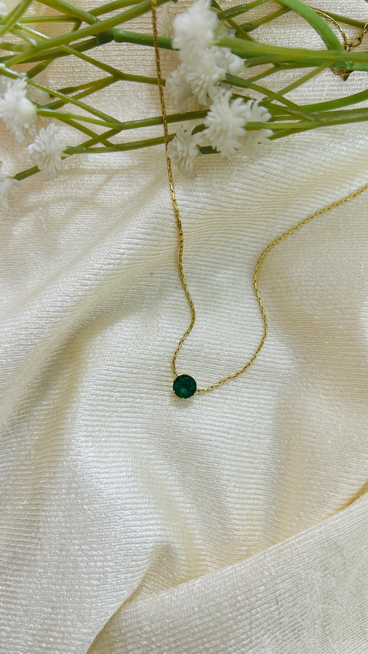 Green solitaire necklace