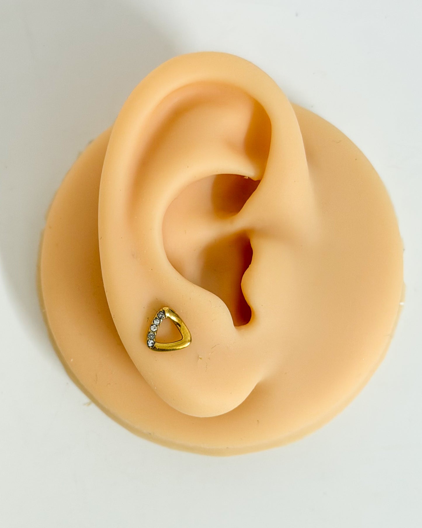 Triangle shape ballback studs (Ss)