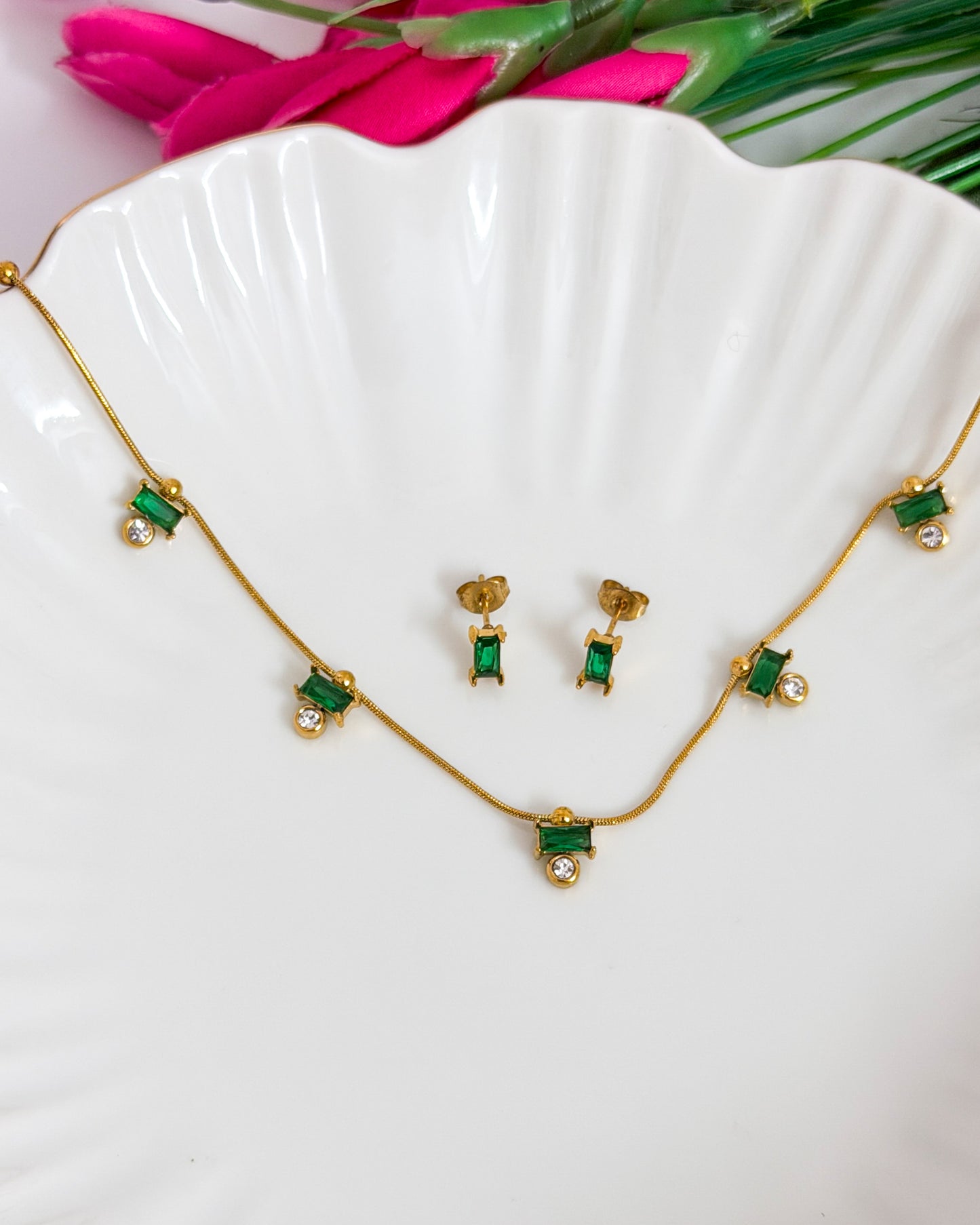 Green charm necklace with earrings