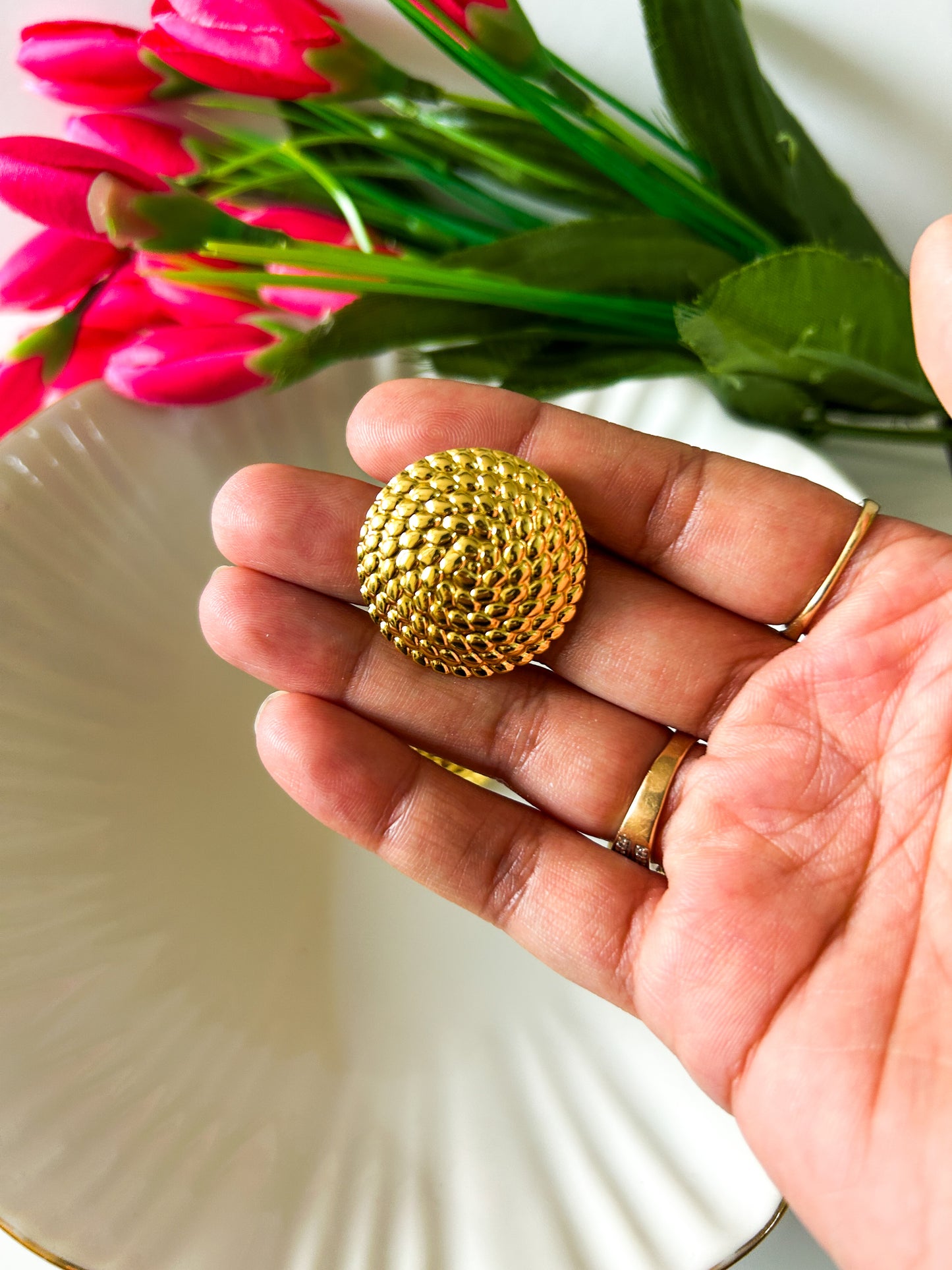 Designer round studs