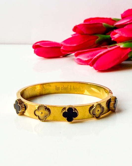 Gold clover thin wrist/ baby size bracelet