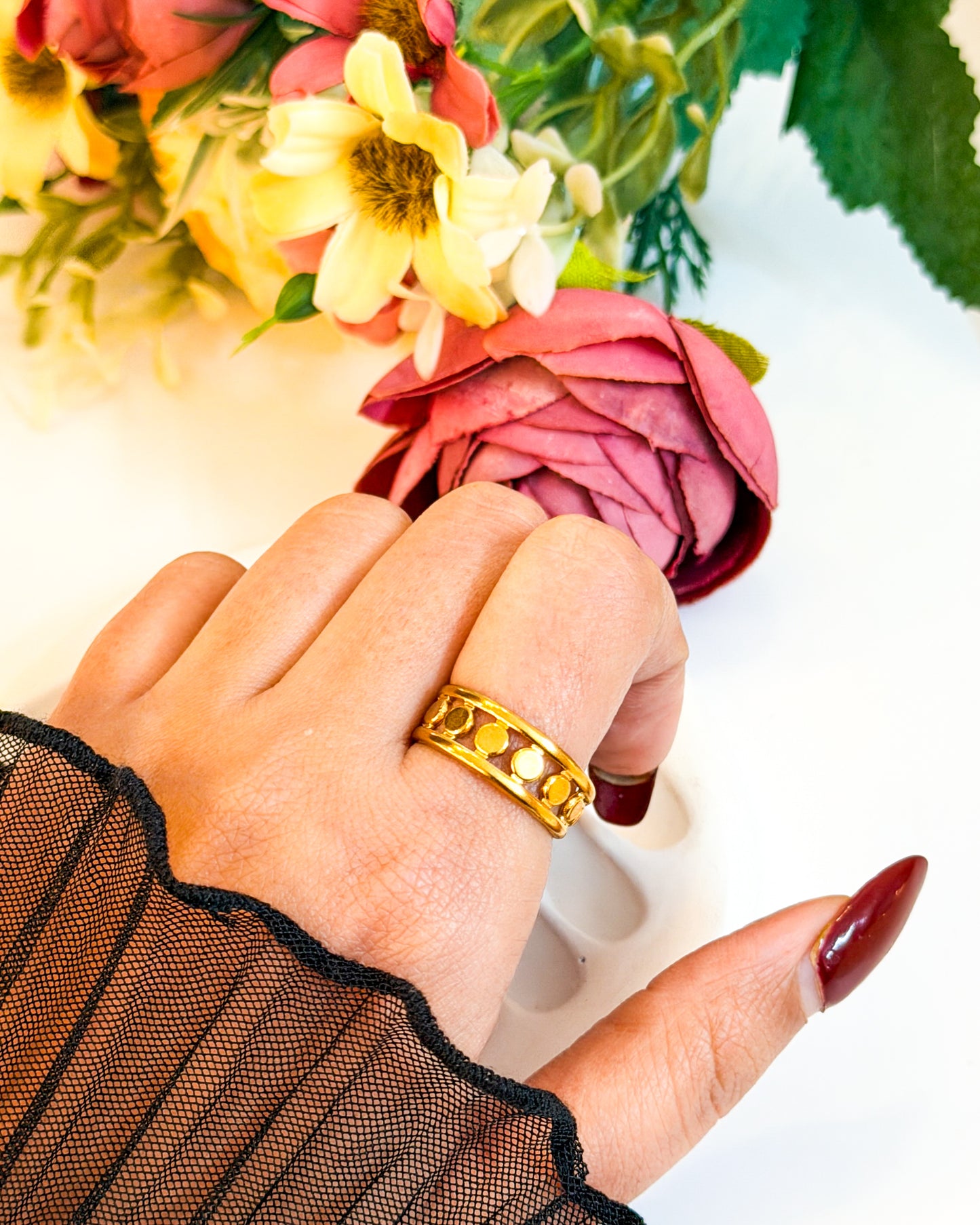 Heritage round adjustable ring