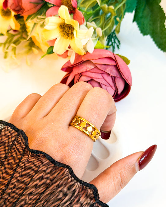 Heritage round adjustable ring