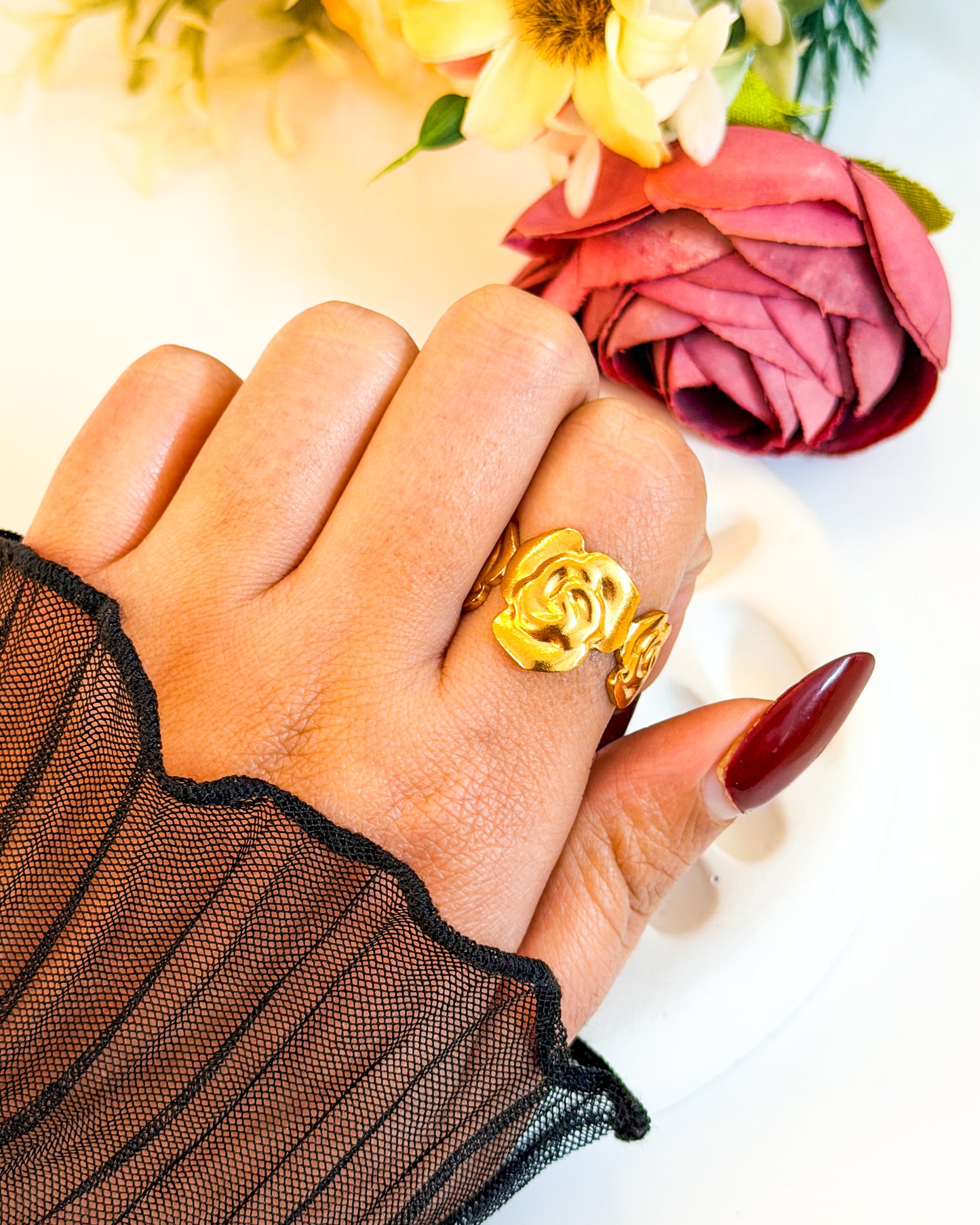 Rose band adjustable ring