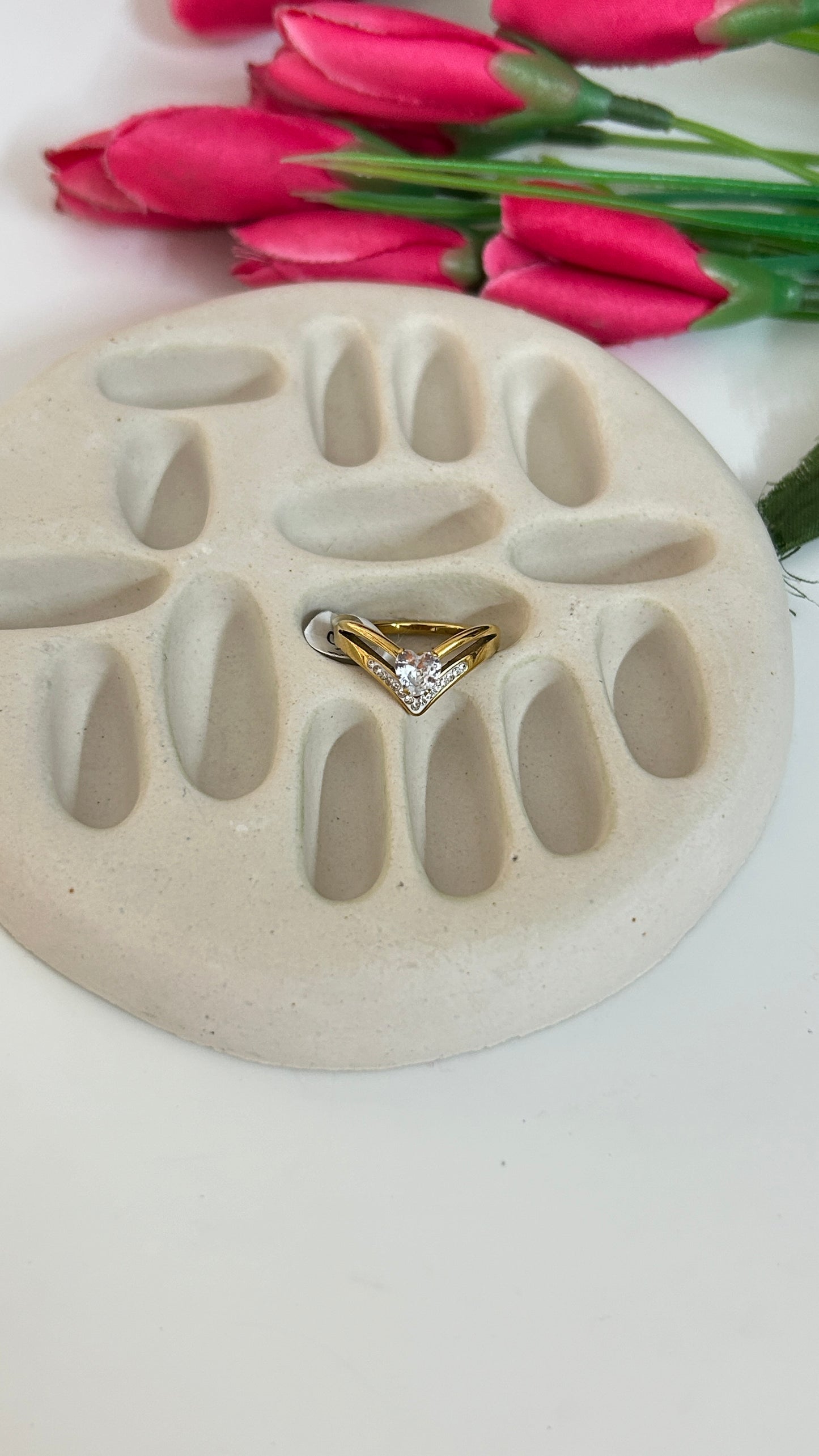 Premium v shape with heart stone ring