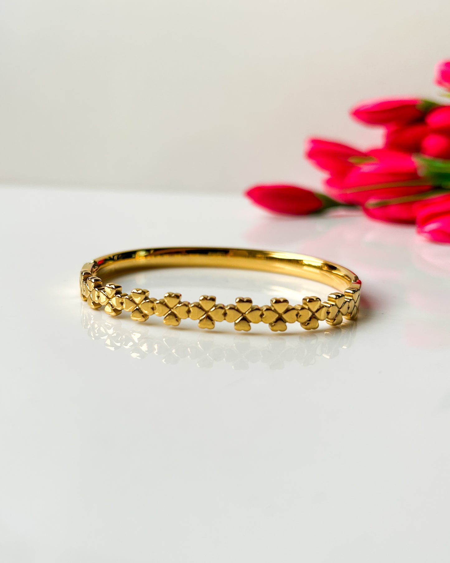 Flower detaile bracelet