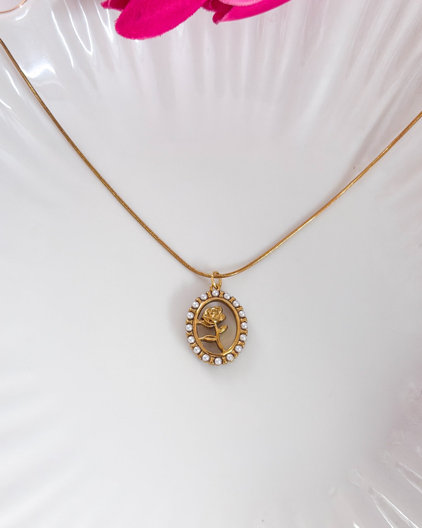 The gulaab necklace