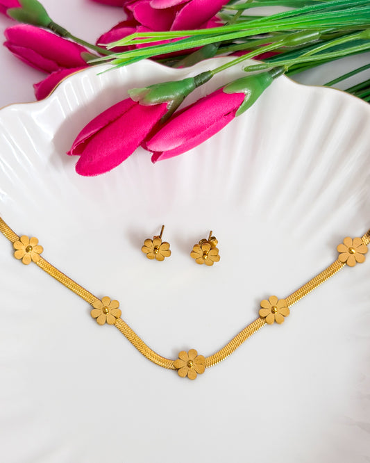 Flower snake chain with studs