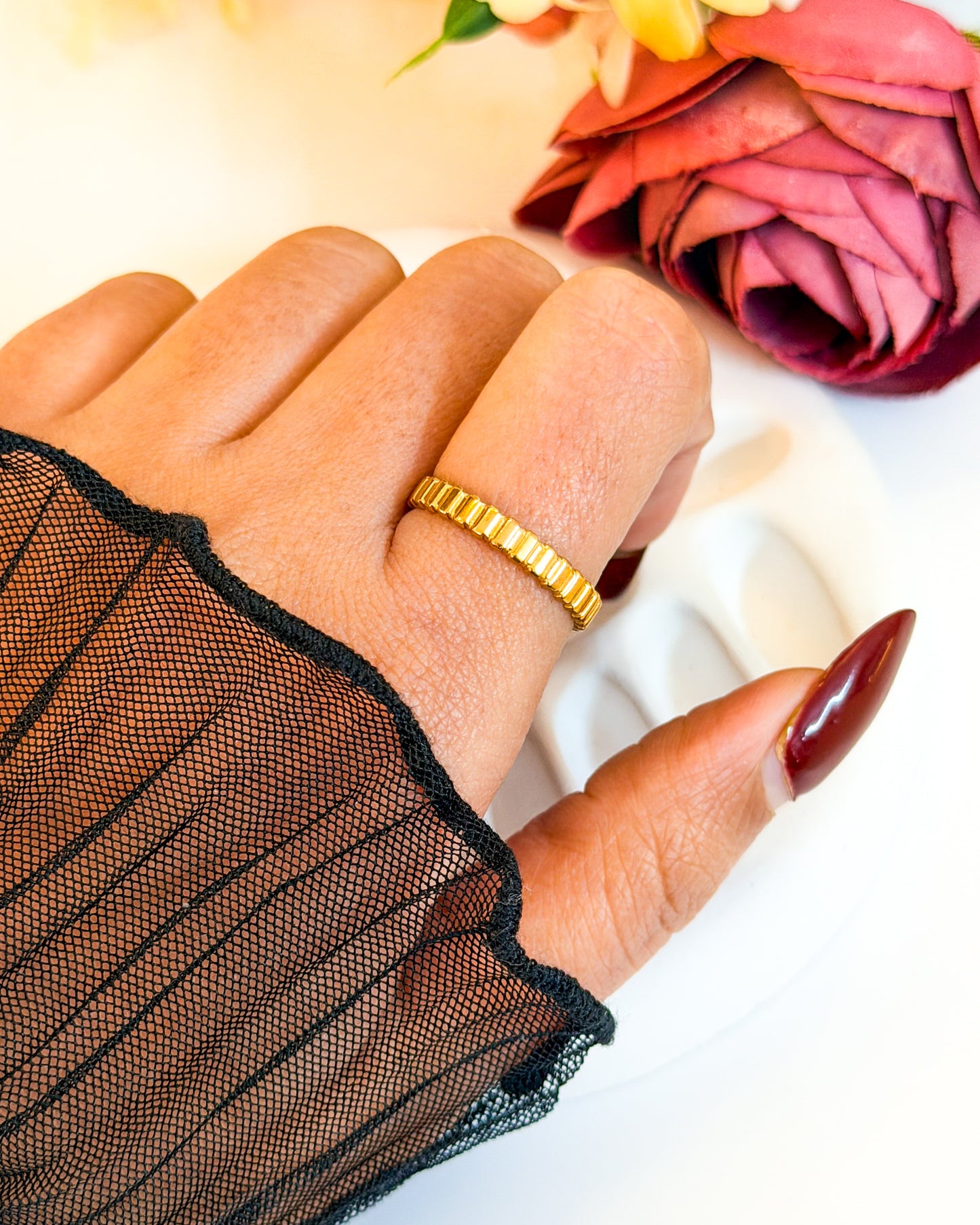 Delicate band adjustable ring