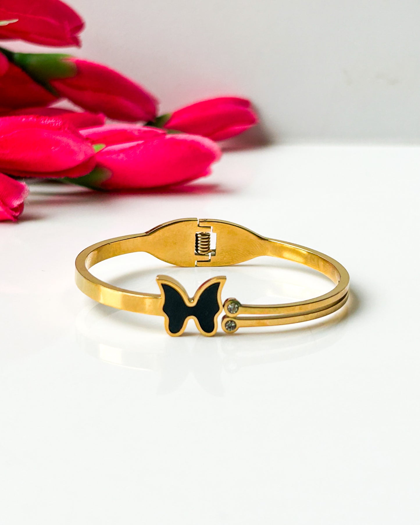 Butterfly thin wrist bracelet
