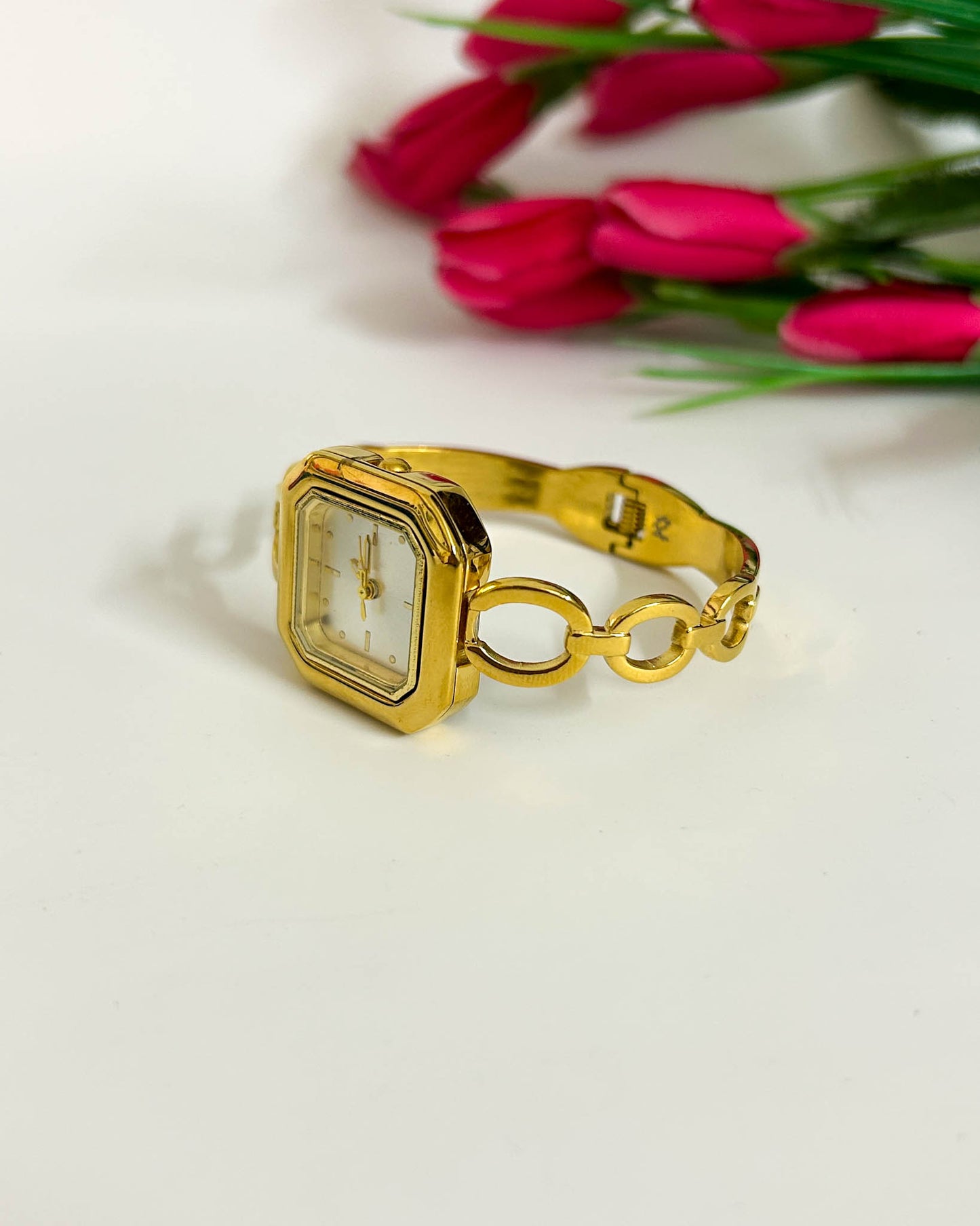 Link pattern thin wrist baby size watch
