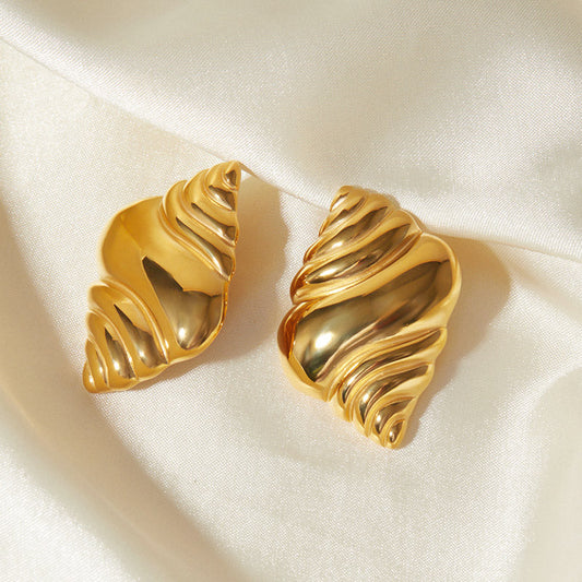 Croissant statement, earring ￼