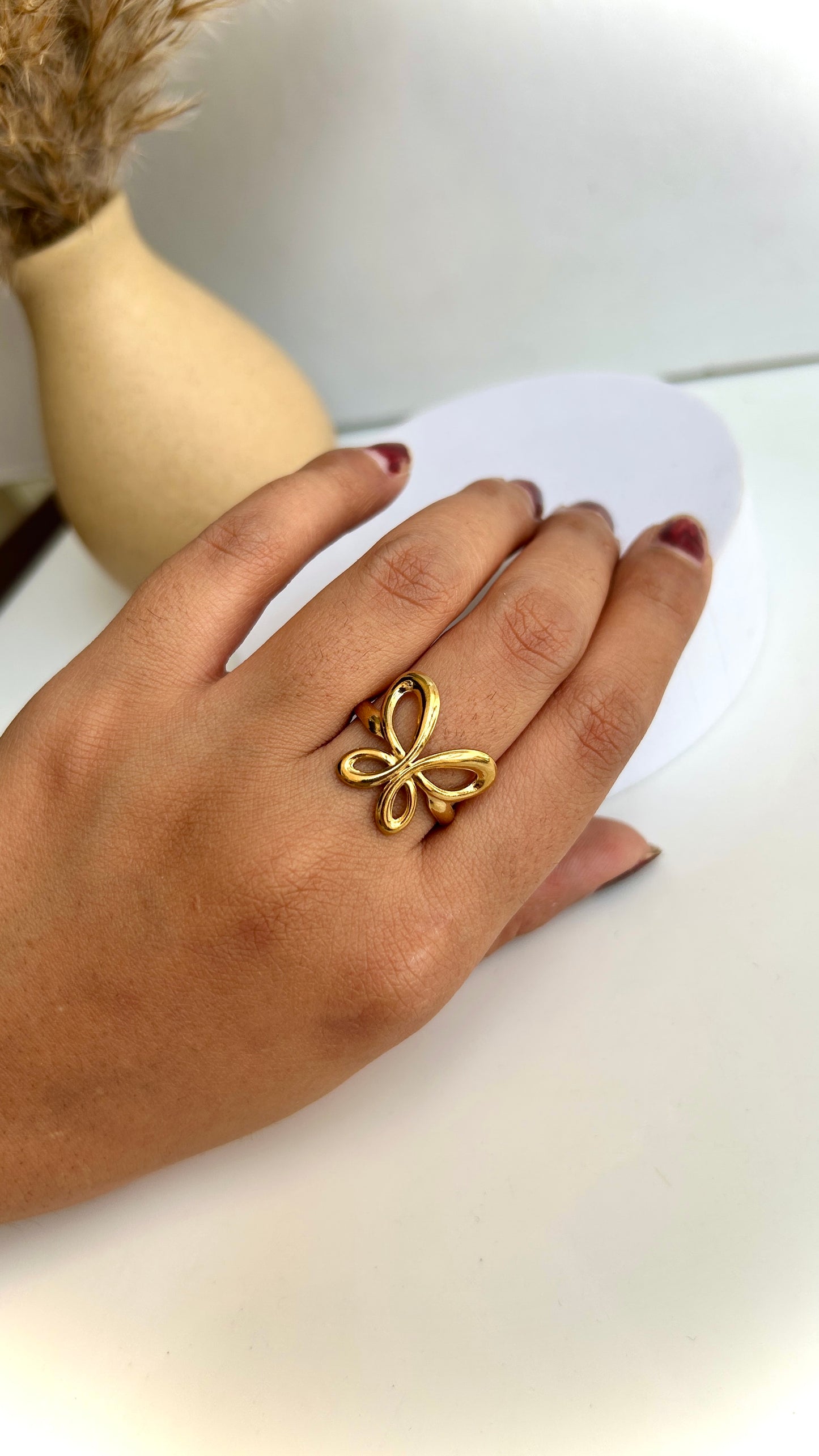 Butterfly adjustable ring