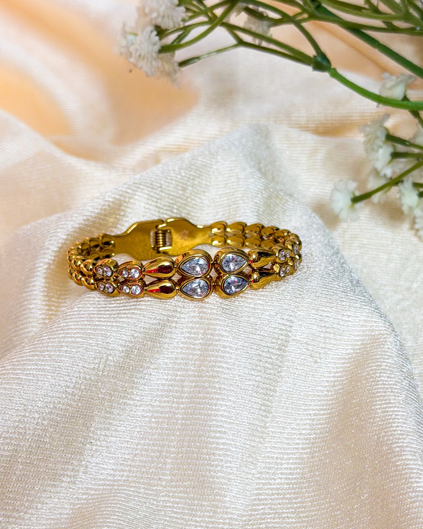 Petal royale thin wrist bracelet