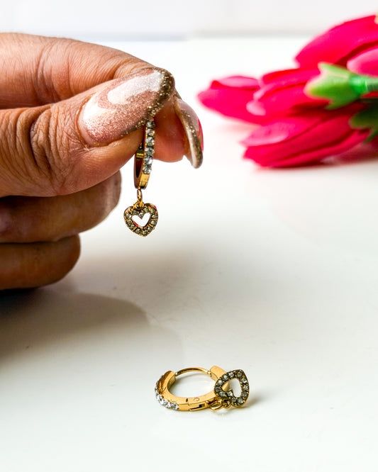 Hanging heart huggies