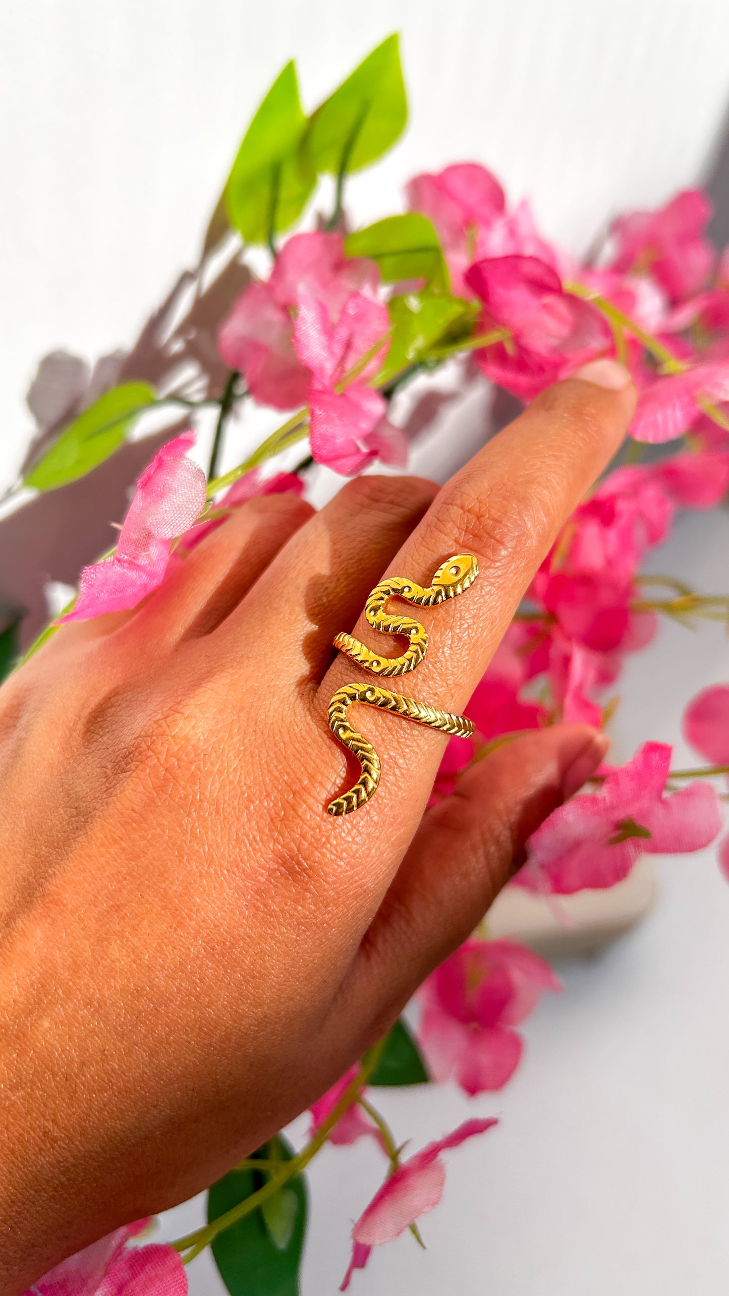 Serpent adjustable ring