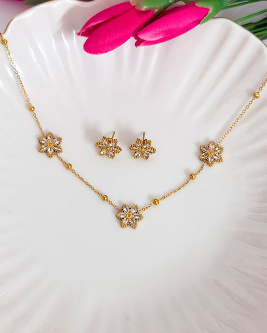 Studded flower necklace with studs