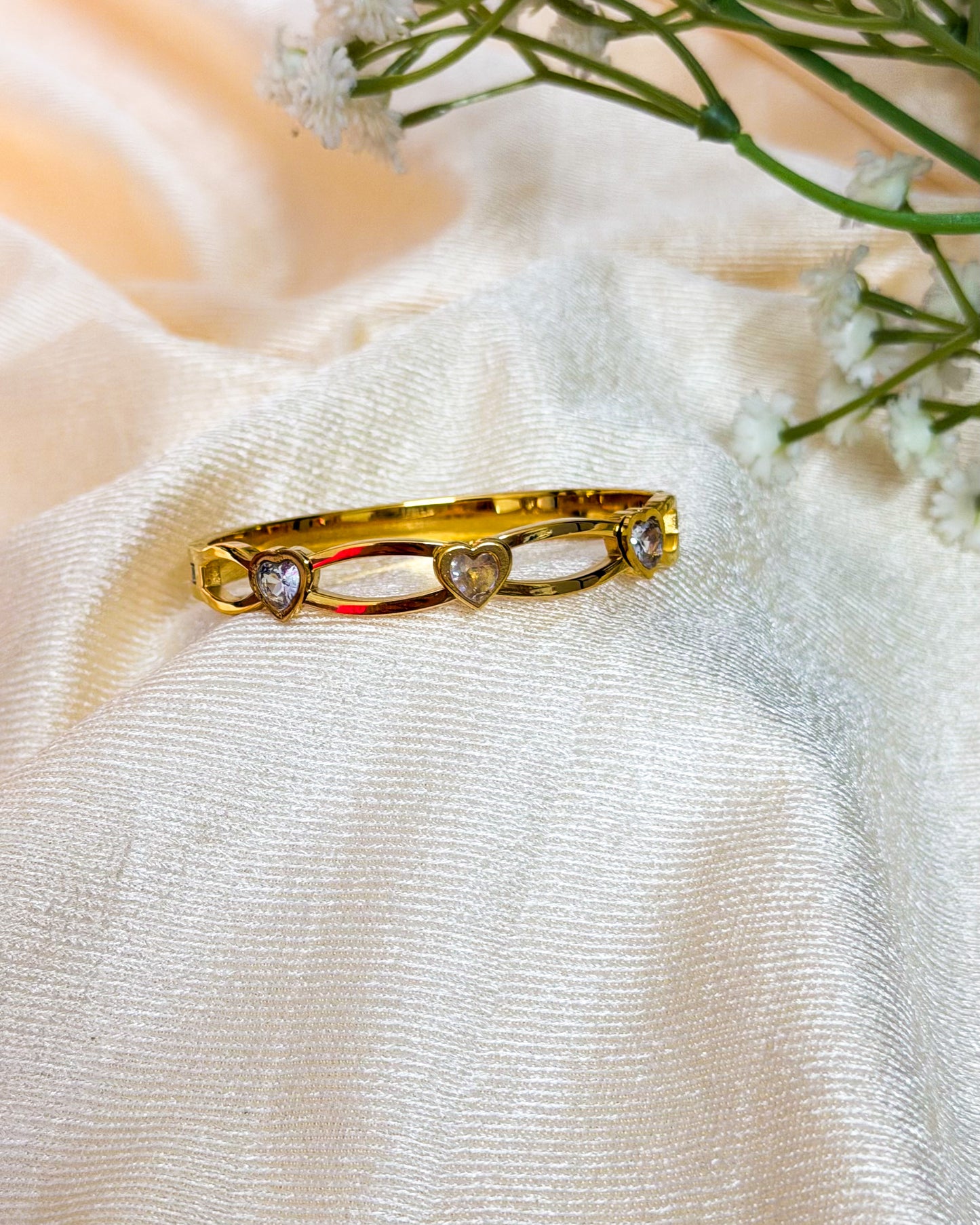 Love loop thin wrist bracelet