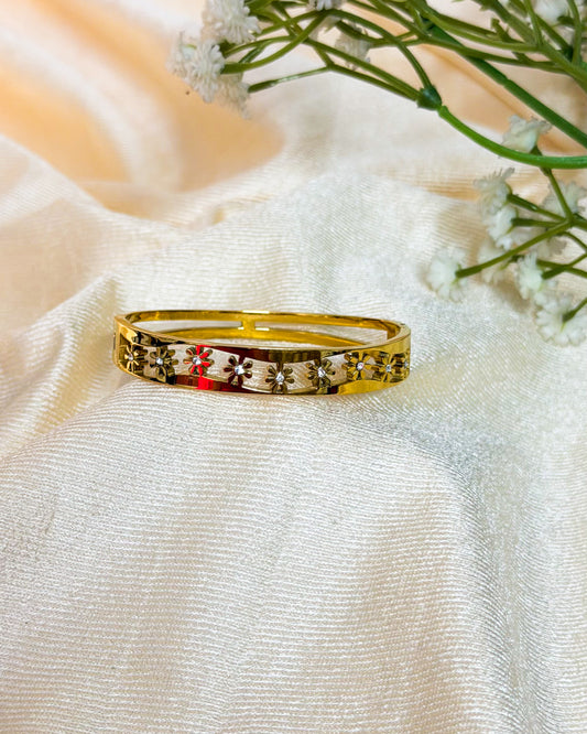 Mini daisy floral thin wrist baby size bracelet