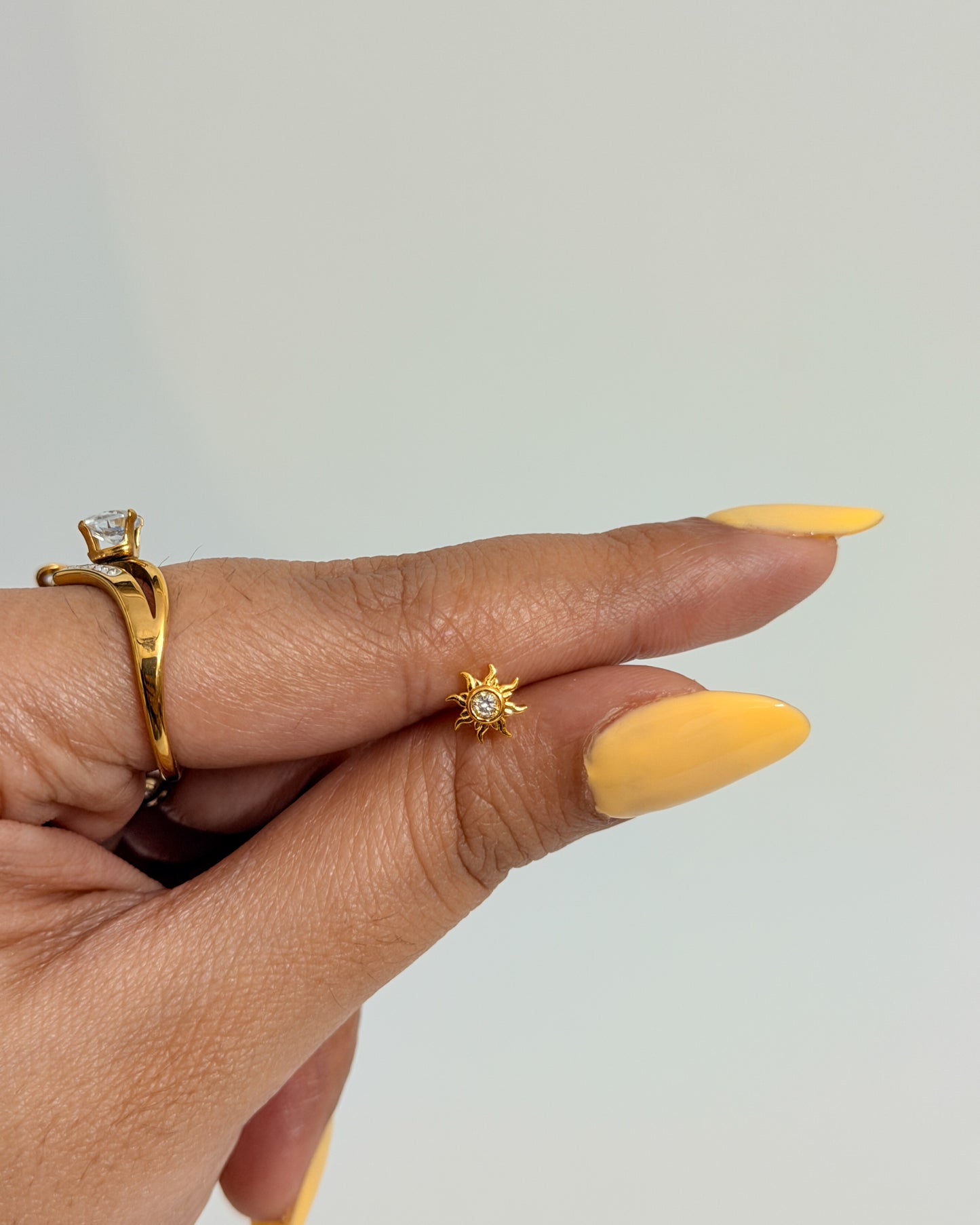 The sun ball back studs