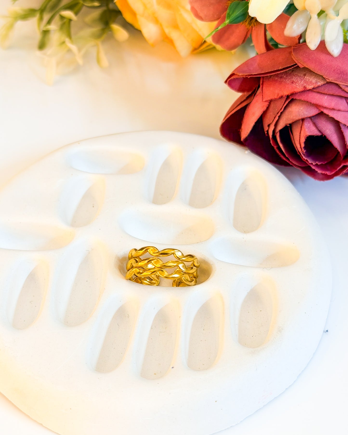 Twisted layered adjustable ring