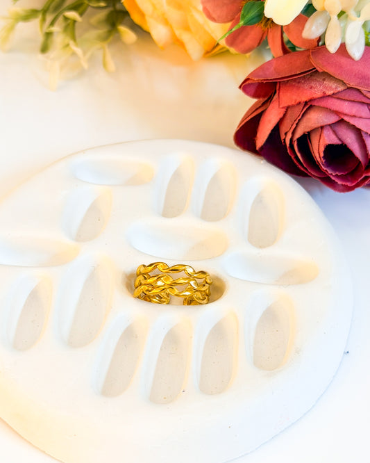 Twisted layered adjustable ring