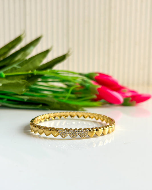 Heart detailed studded bracelet