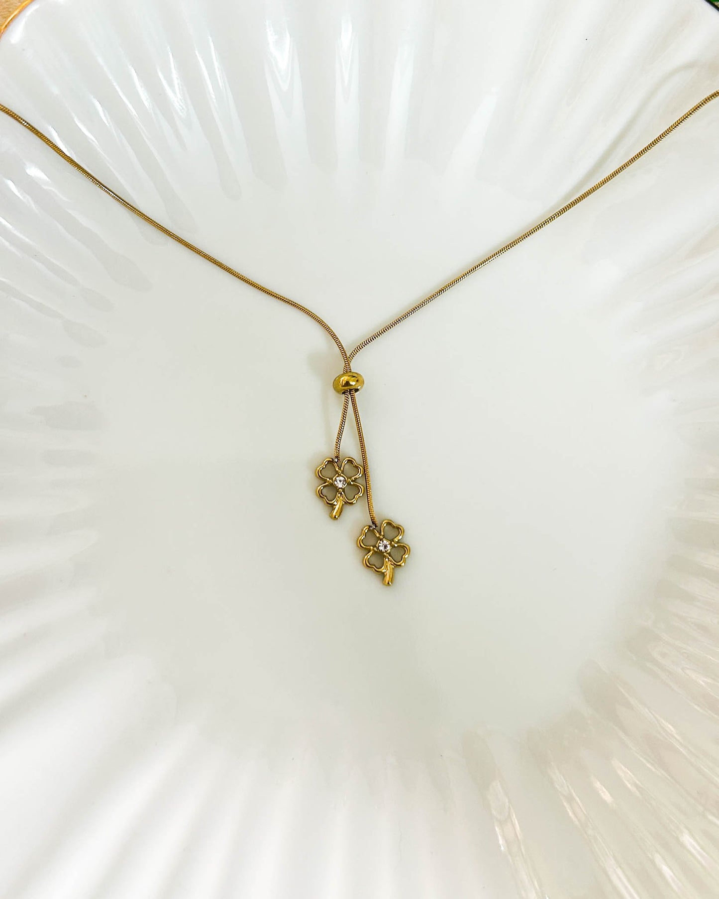 Clover hanging necklace