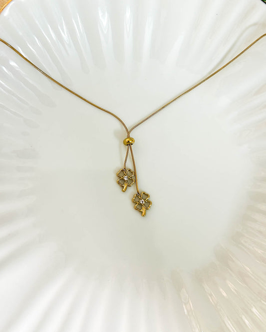 Clover hanging necklace
