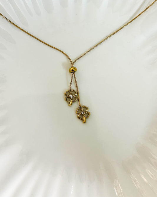 Clover hanging necklace