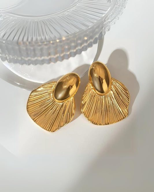 Statement palm leaf earring  ￼￼