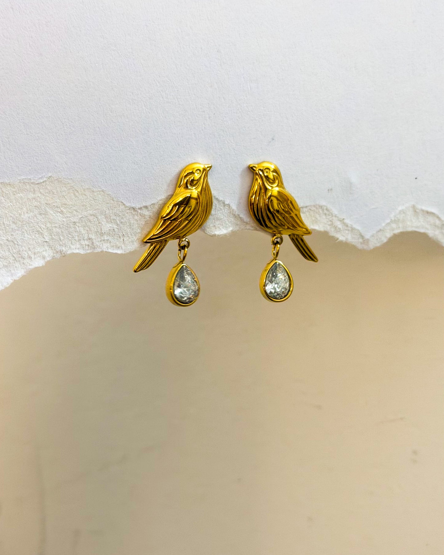 statement parrot studs
