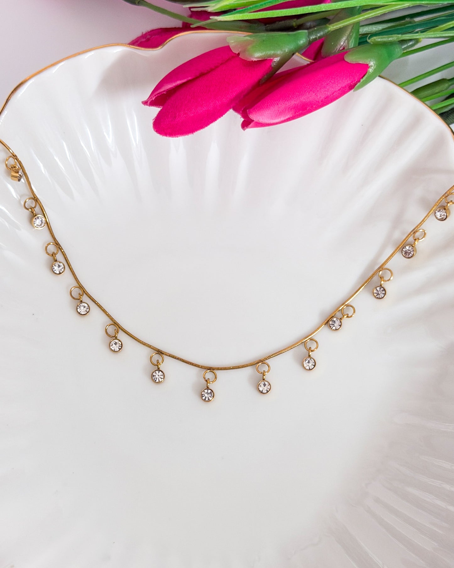 Round stone charm necklace
