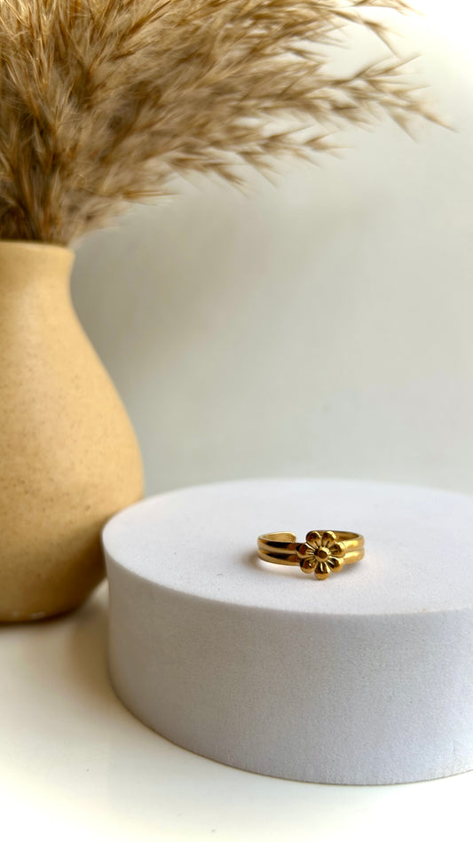 Floral adjustable ring