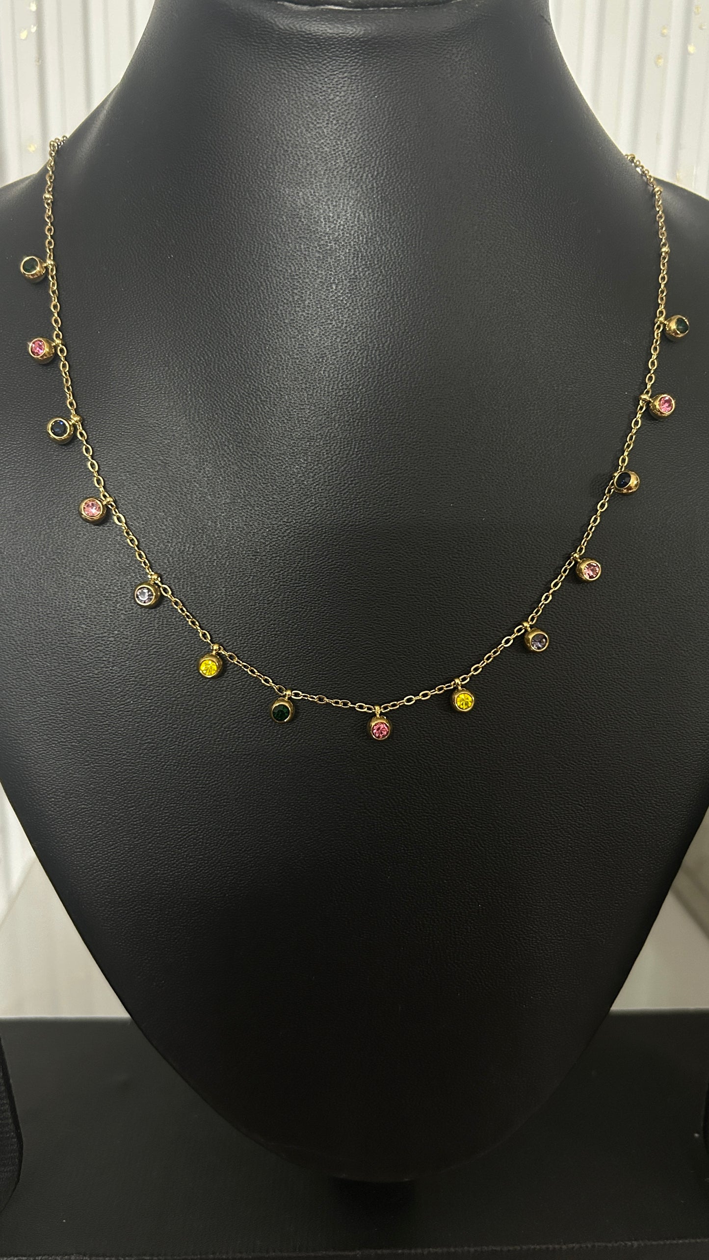 Round stone multicoloured charm necklace