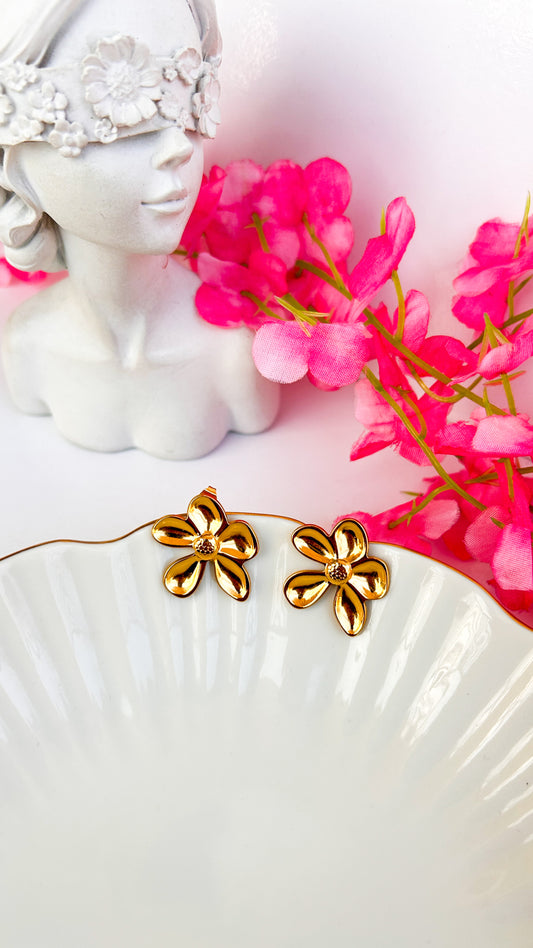 Pretty floral studs