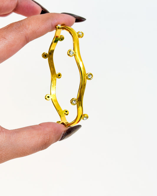 Wavy studded bracelet
