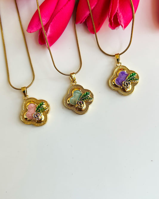 Vintage clover necklace