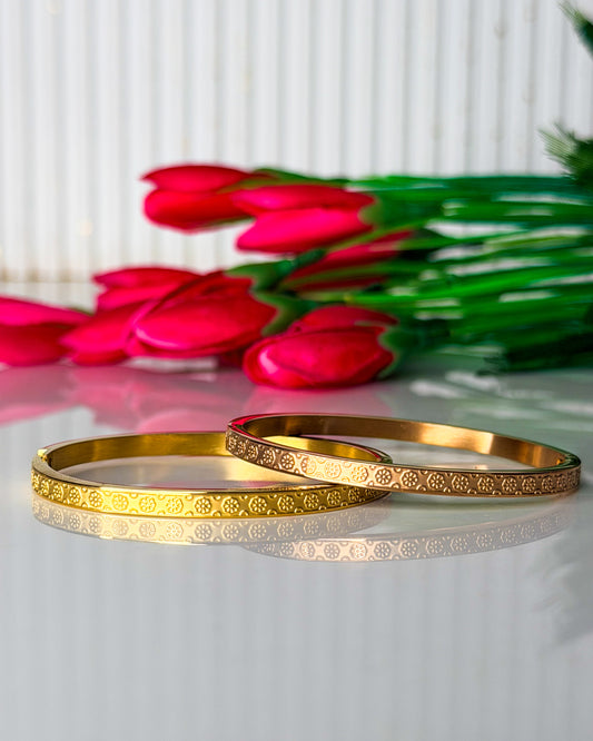 Flower thin wrist/ baby size bracelet