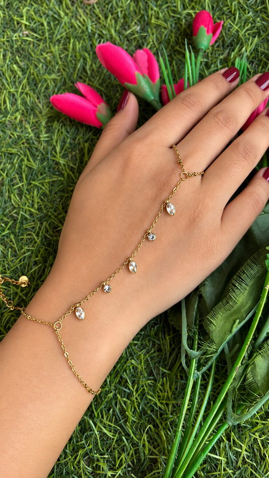 Minimal drop with round stone hand chain
