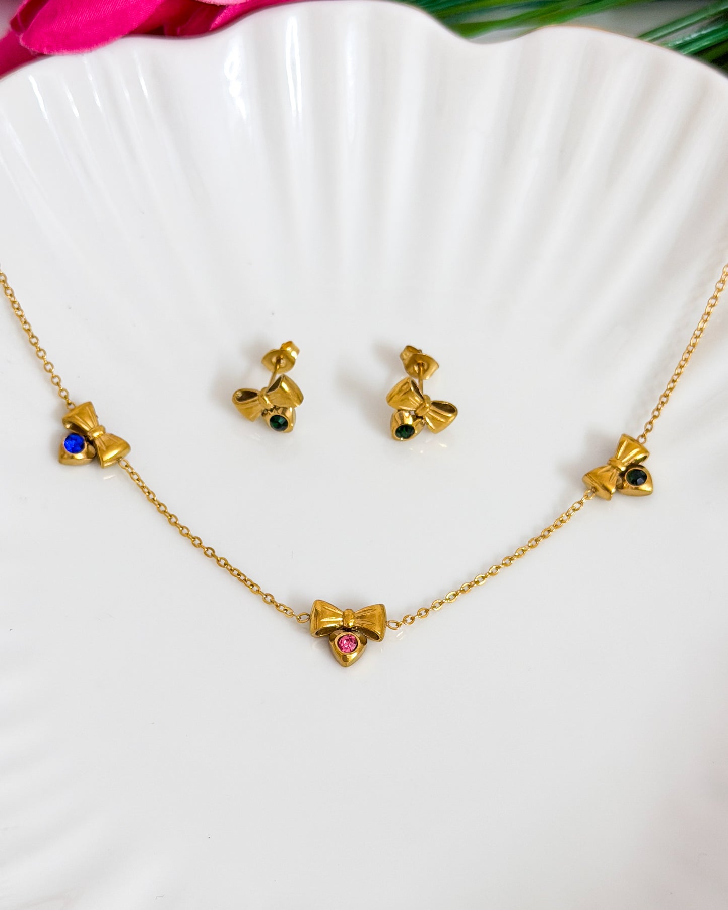 Multicoloured stone bow necklace with studs