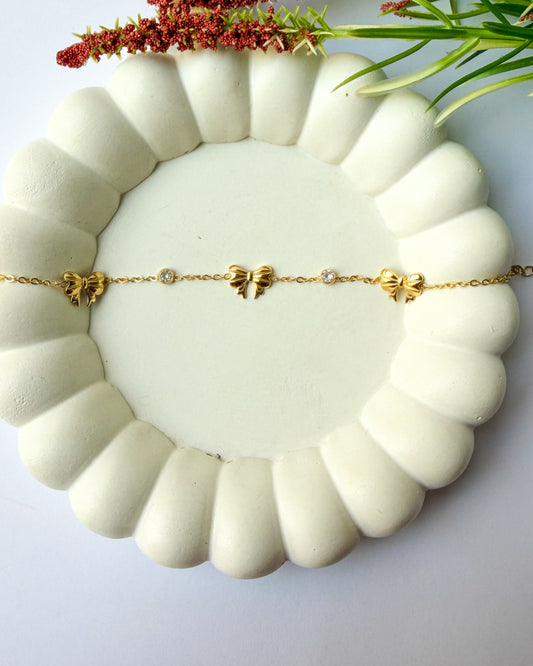 Bow with round stone bracelet