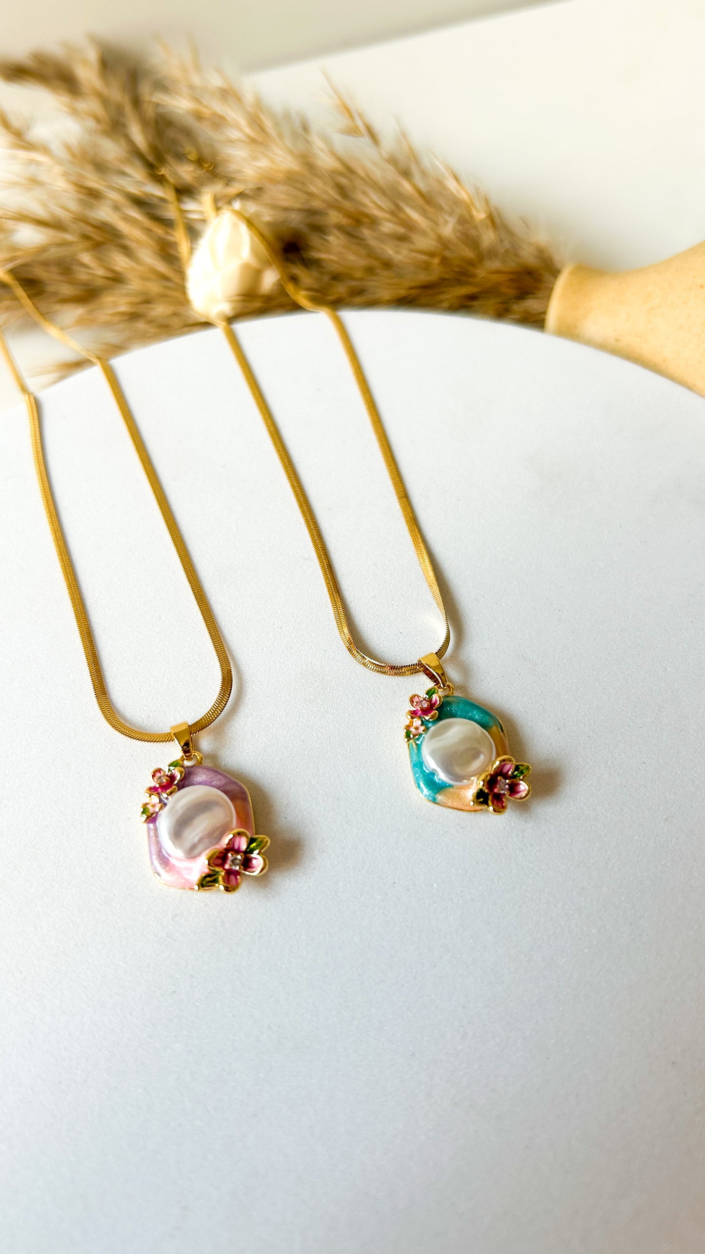 Dual flower Vintage necklace